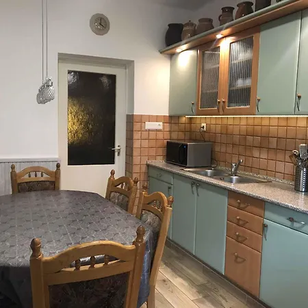 Apartmán 4 *